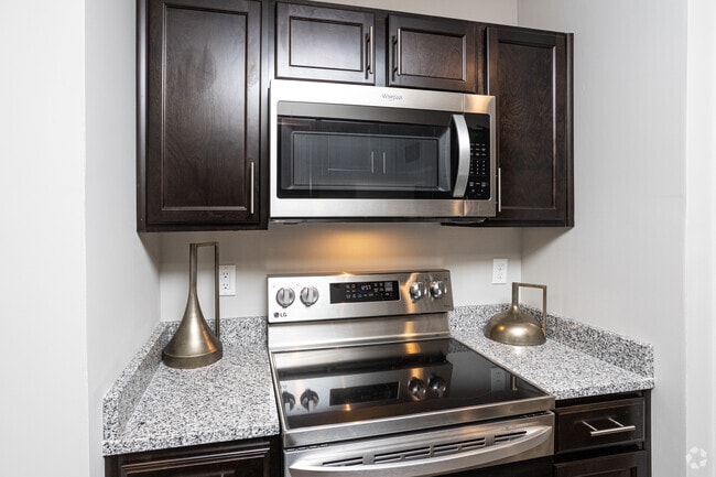 2BR, 2BA - Kitchen - Wolf Run Park Apartments
