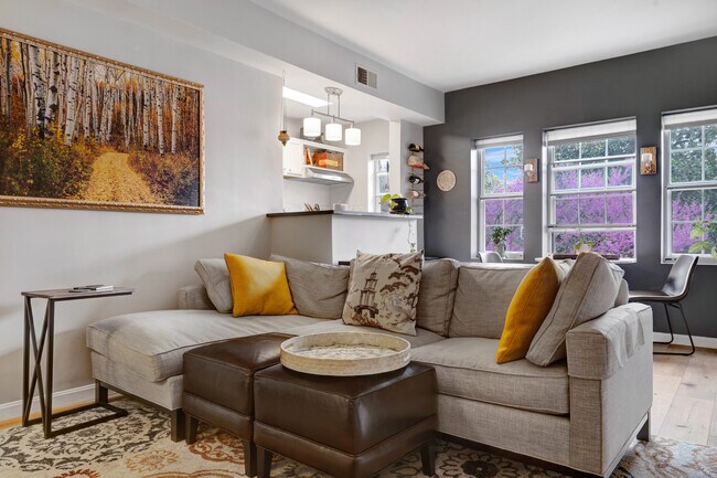 Foto del edificio - 1720 Queens Ln