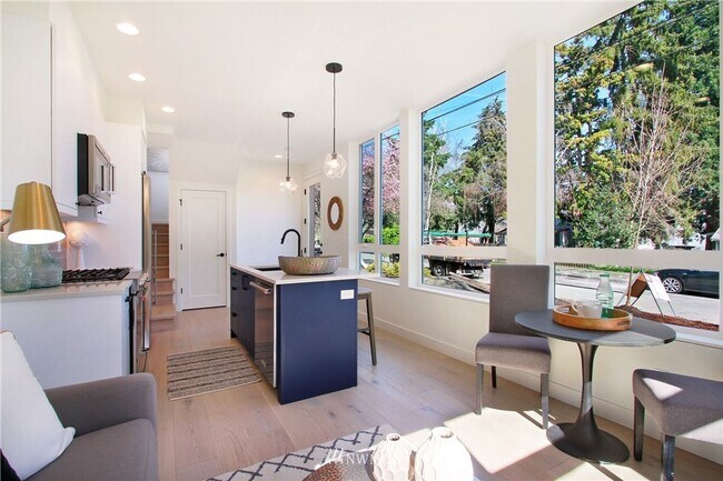 Foto del edificio - 8553 Interlake Ave N