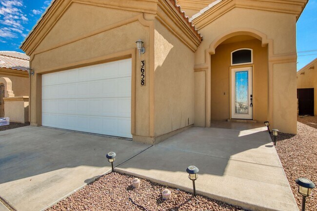 Building Photo - Beautiful East side House Gated and with Pool and Gym on site