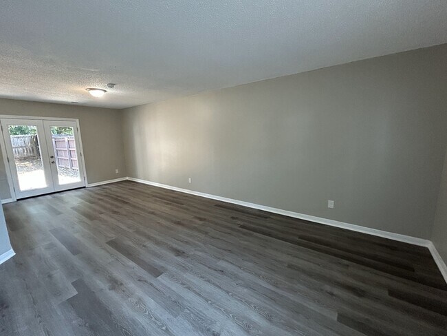 Foto del edificio - 347 Oakland Rd