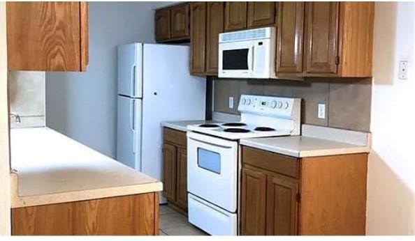 Foto del edificio - 7001 Oak Meadow Cir