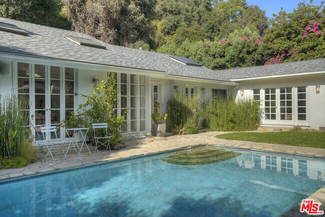 Foto del edificio - 2761 Hutton Dr