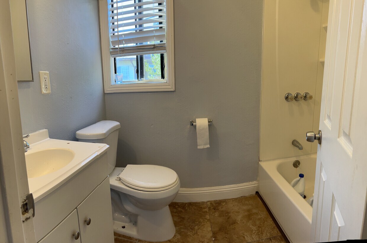 Foto del edificio - 2110 Keith St