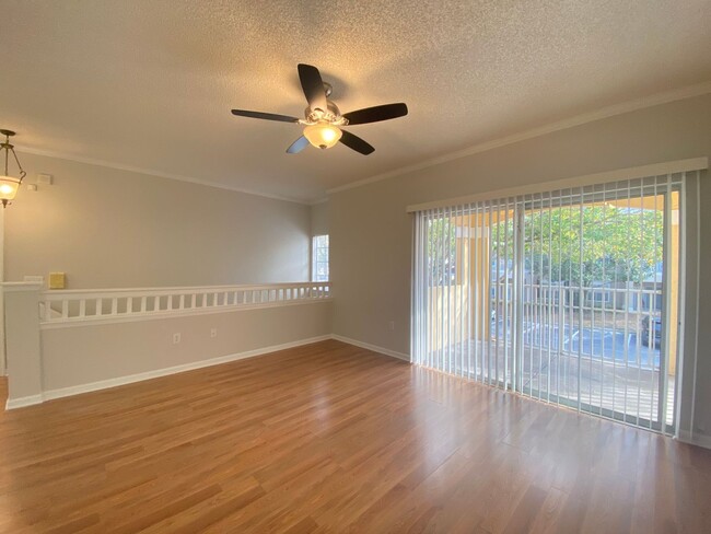 Foto del edificio - Charming 1-Bedroom Condo in Gated Sanford ...