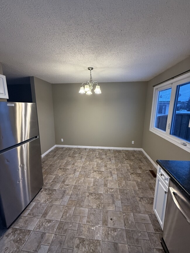 Building Photo - 607-613 13 St