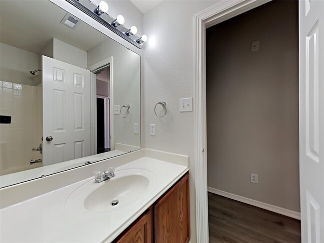 Building Photo - 6806 Durango Creek Dr