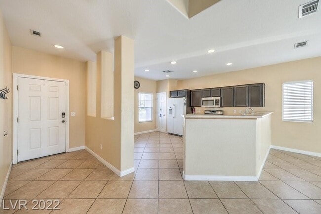 Building Photo - 2921 Bayliner Ave