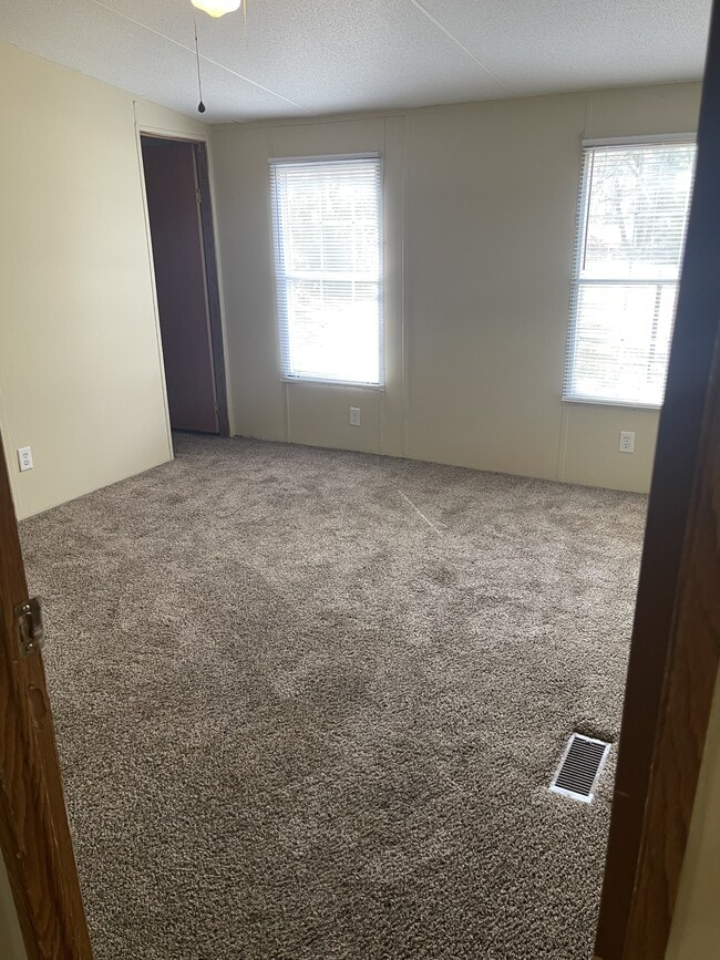 Foto del edificio - 824 Log Landing Rd