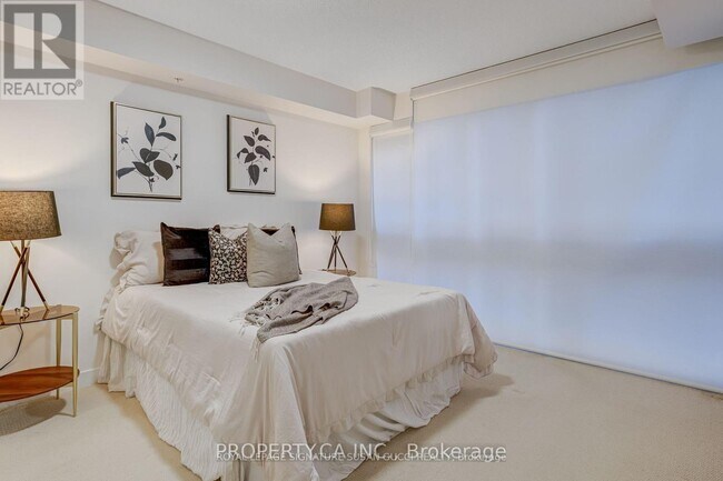 Photo du bâtiment - 295 Adelaide St W