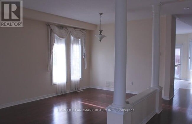 Building Photo - 141 Fox Hound Crescent