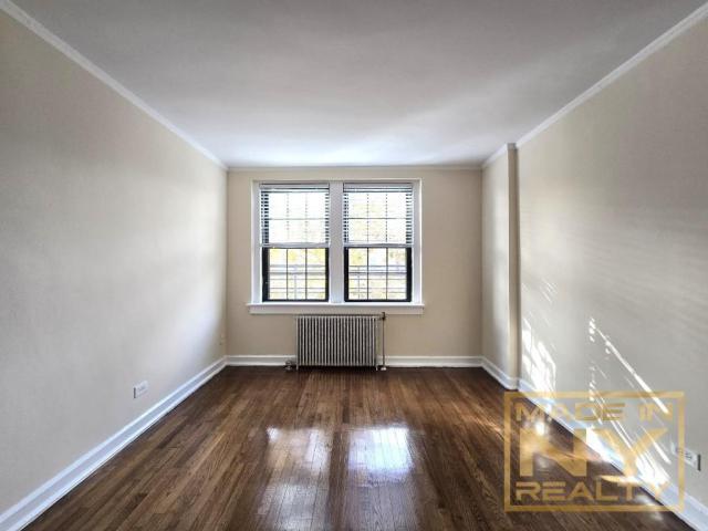 Foto del edificio - 1 bedroom in SUNNYSIDE GARDENS NY 11104