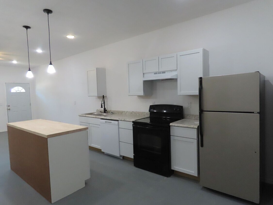 Foto principal - One Month's Free Rent! 2 Bedroom, 2 Bath D...