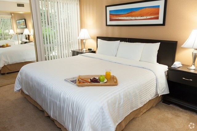 Oakwood At Toluca Hills Apartments By Avalon Hollywood Bedroom Oakwood At Toluca Hills Apartments By Avalon