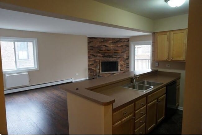 Building Photo - 401 W Webster Ave