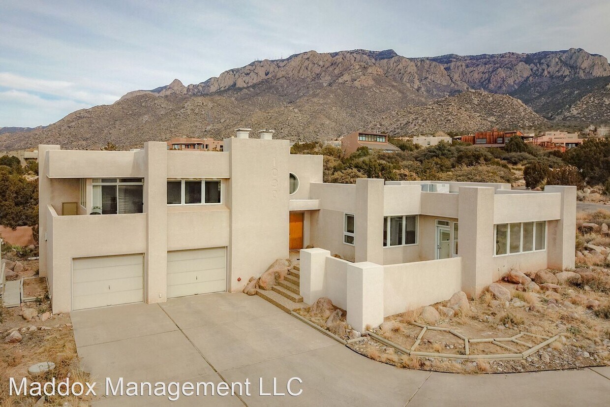 Foto principal - 3 br, 2.5 bath House - 1030 Red Oaks Loop NE