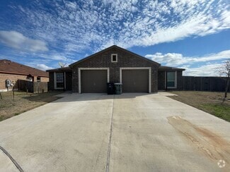 Building Photo - 1525 Justin Lp