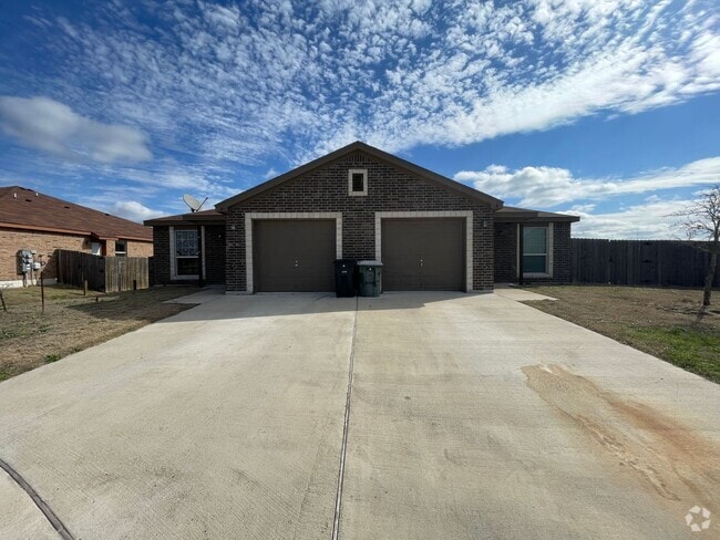 Building Photo - 1525 Justin Lp