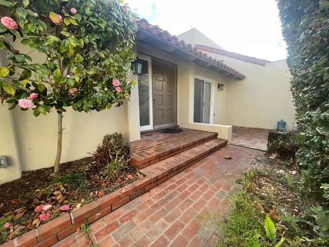 Foto del edificio - Spacious 2 story home