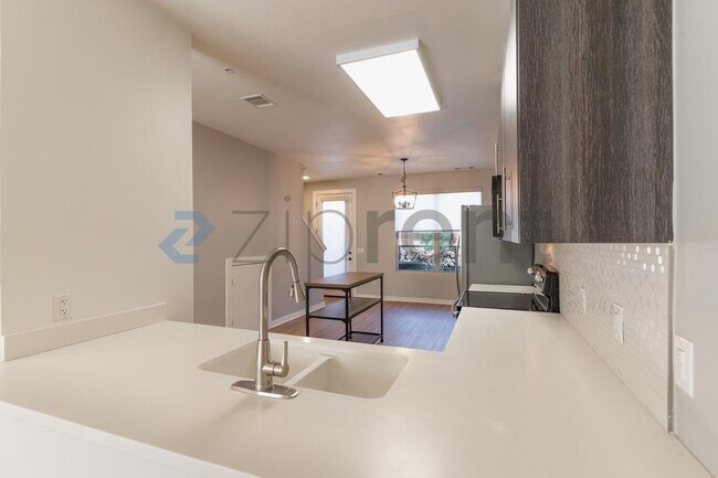 Foto del edificio - 7805 Cooper Ln