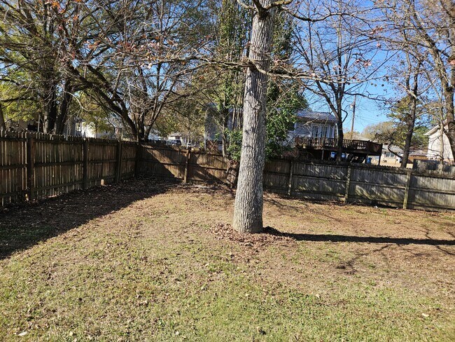 Foto del edificio - 104 Spring Hill Dr