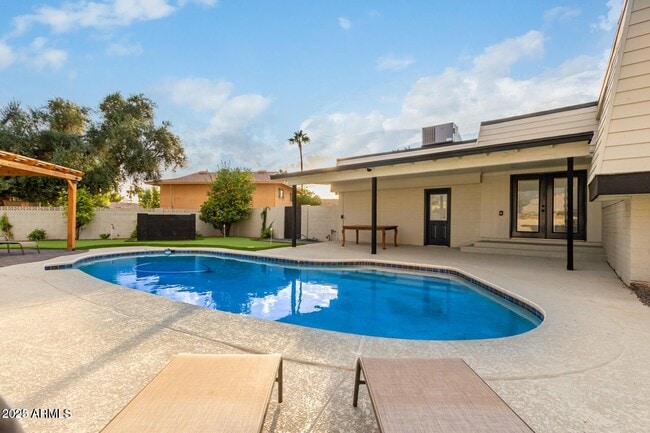 Foto del edificio - 429 E Greenway Dr