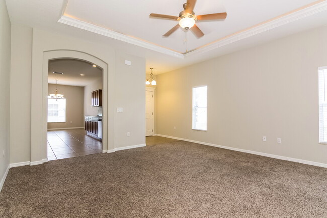 Building Photo - 6854 Glenbrook Dr