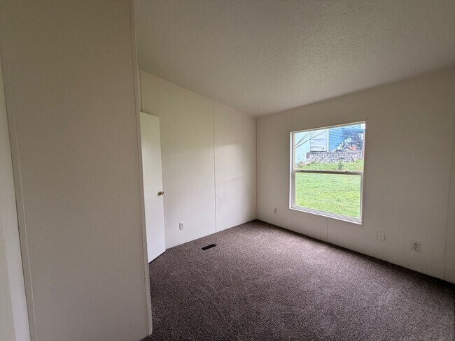 Foto del edificio - ~Great Updated 3 Bedroom Home in Green~