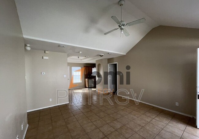 Building Photo - 515 La Mancha Dr