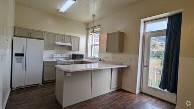 Building Photo - 324 E Yellow Feather Dr