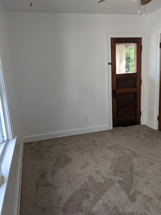 Habitación número 1 con balcón - 3703 W 133rd St