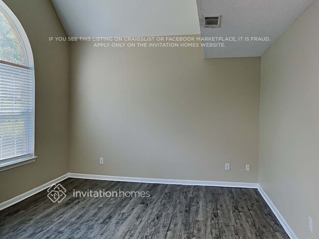 Building Photo - 254 Bonnes Dr SW
