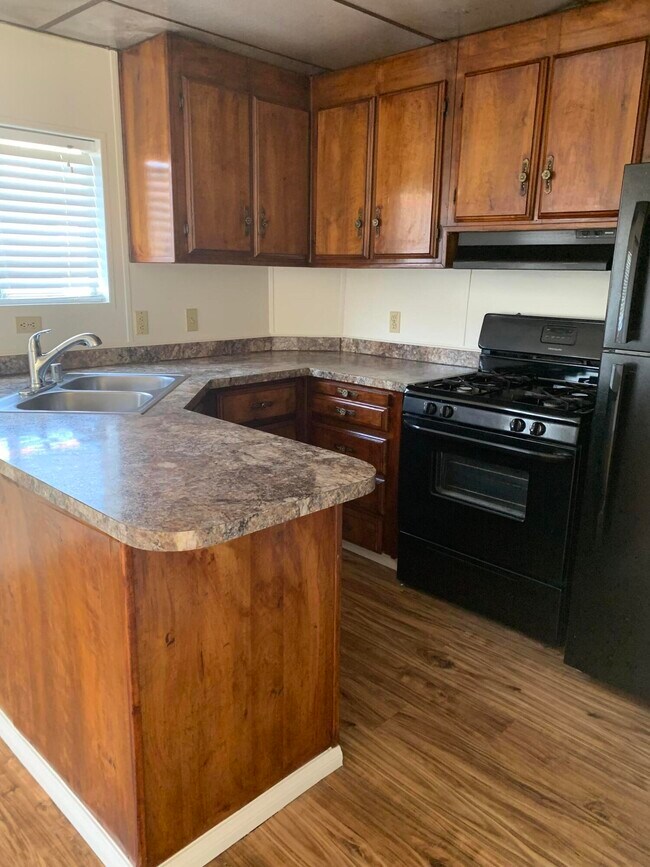 Foto del edificio - 40225-225 Harris Ln