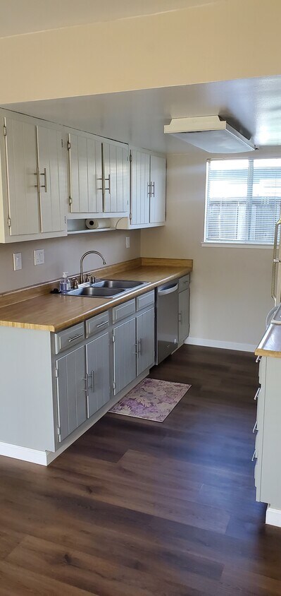 Foto del edificio - 486 Spruce Cir