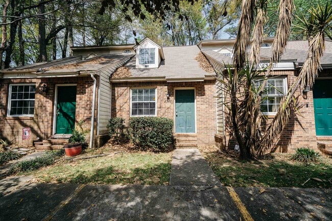 Building Photo - 2333 Parrot Ln