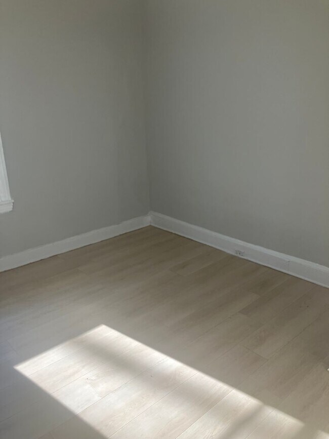 Foto del edificio - Spacious 2-Bedroom, 1-Bath Home on Saint Charles Ave – Available Now