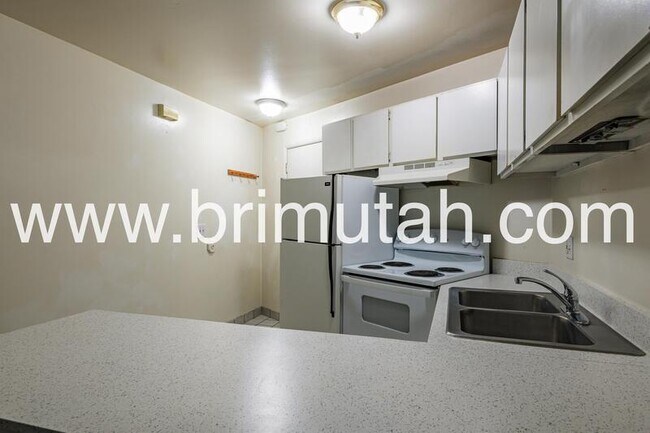 Foto del edificio - 175 N Canyon Rd
