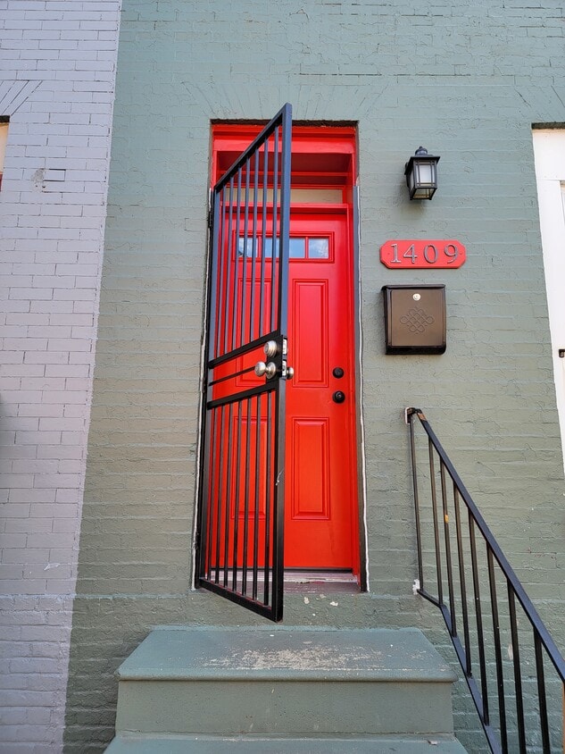 Primary Photo - 1409 E Preston St