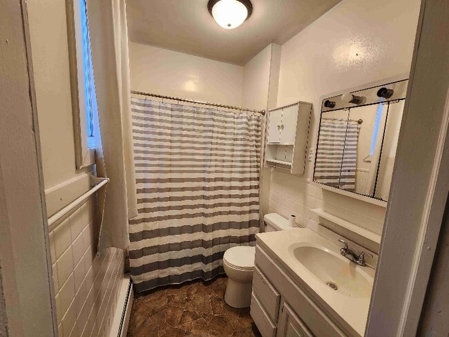 Building Photo - 213 N 14th St