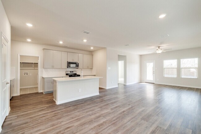 Foto del edificio - 209 Caliber Ct