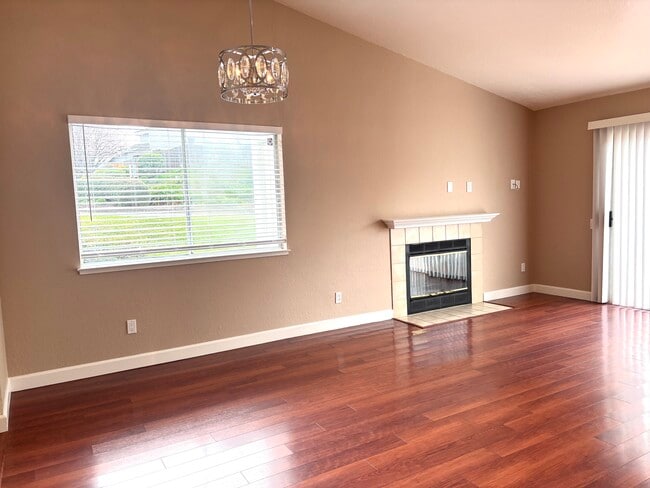 Building Photo - 267 S Wildwood