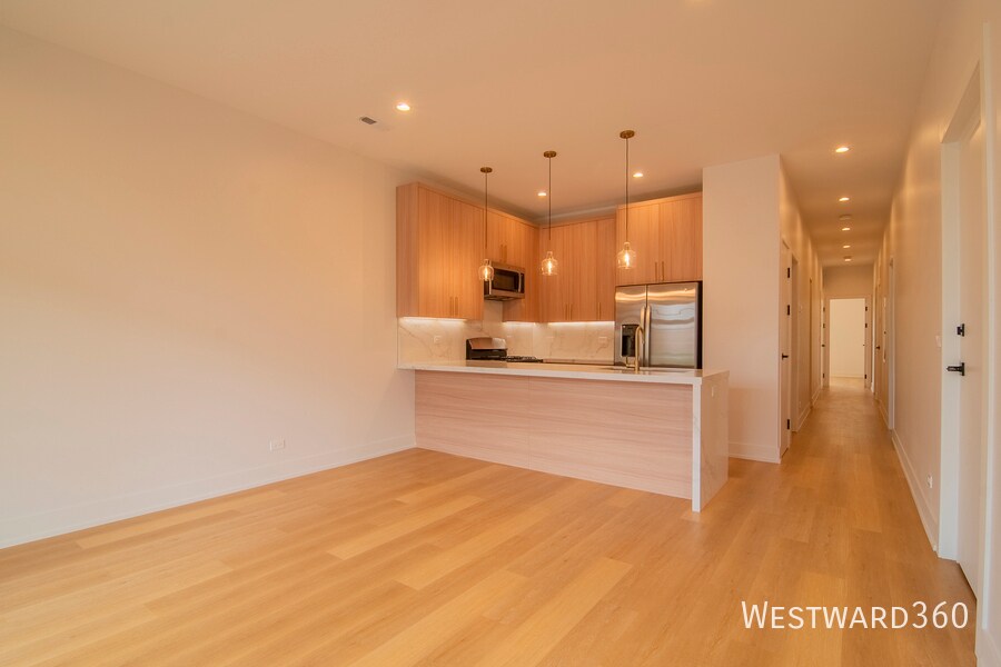 Foto principal - 2042 W Washington Blvd
