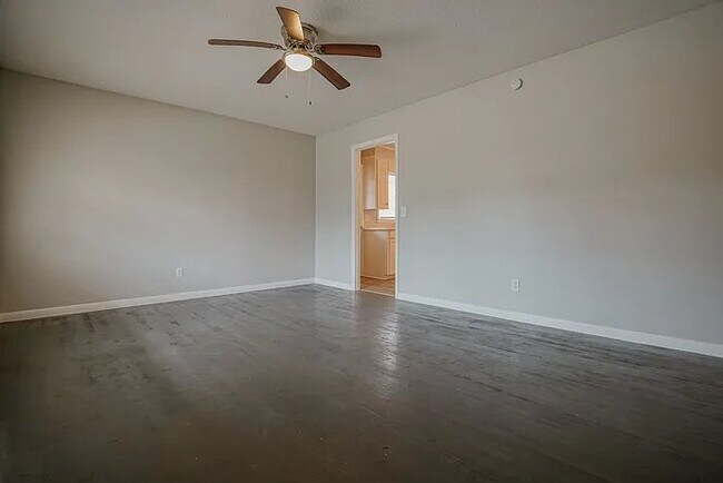 Foto del edificio - 501 Todd Branch Dr