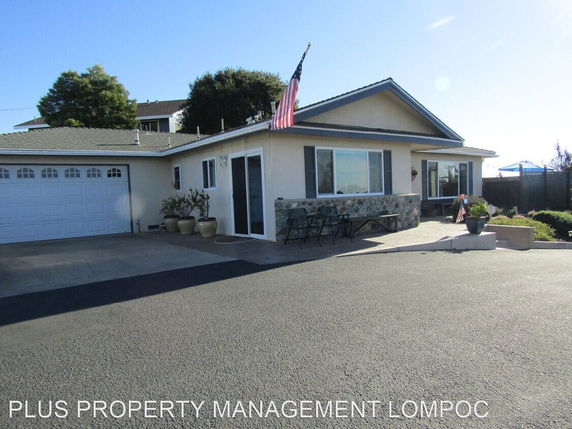 Primary Photo - 3 br, 1.5 bath House - 555 S. Traffic Way
