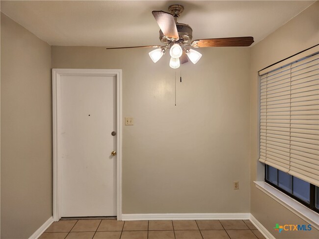 Building Photo - 105 E Tanglewood Dr
