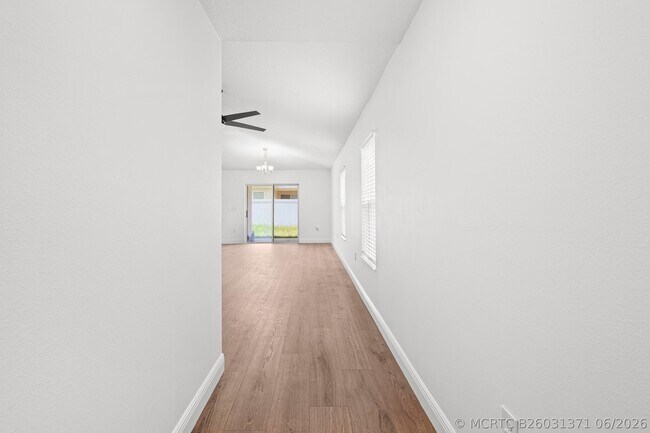 Building Photo - 5870 NW Pine Trail Cir
