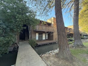 Building Photo - 2404 Larkspur Ln