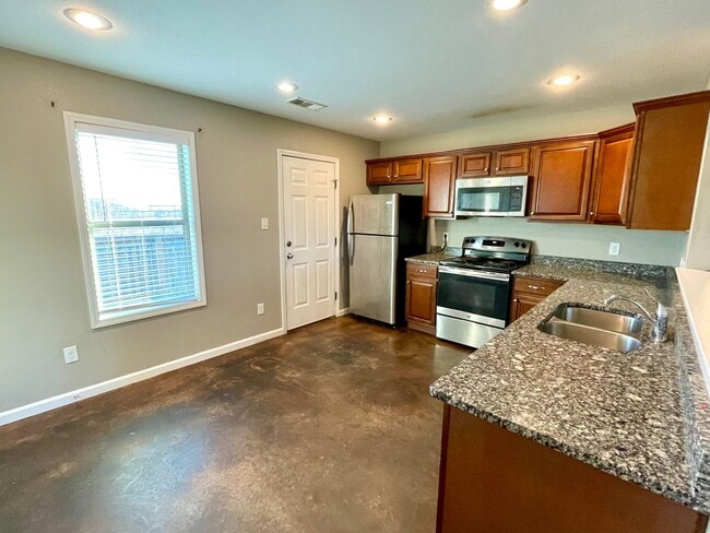 Building Photo - 1730 Tara Dr