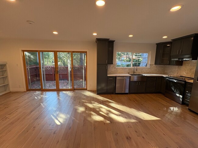 Foto del edificio - 14400 Springer Ave