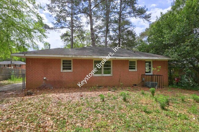 Building Photo - 2634 Tredway Dr